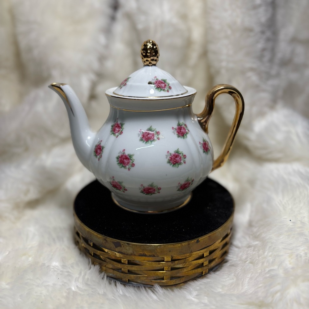 Vintage Nasco Fine China hot teapot with a rose pattern, handcrafted in Japan. - Picture 9 of 13